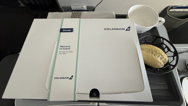 icelandair-saga-premium-dinner-tray-closeup.jpeg