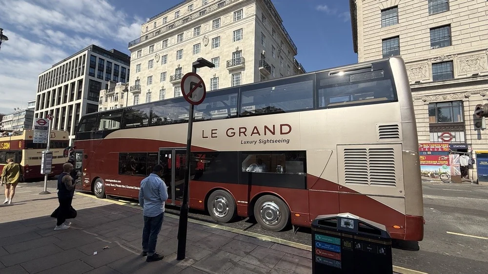 e-grand-luxury-sightseeing-bus-london.jpeg