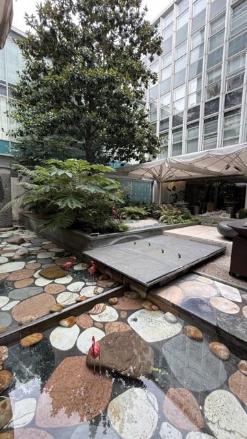 sanderson-london-courtyard-garden-with-water-feature.jpeg