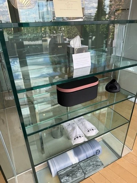 sanderson-london-glass-shelves-room-details.jpeg