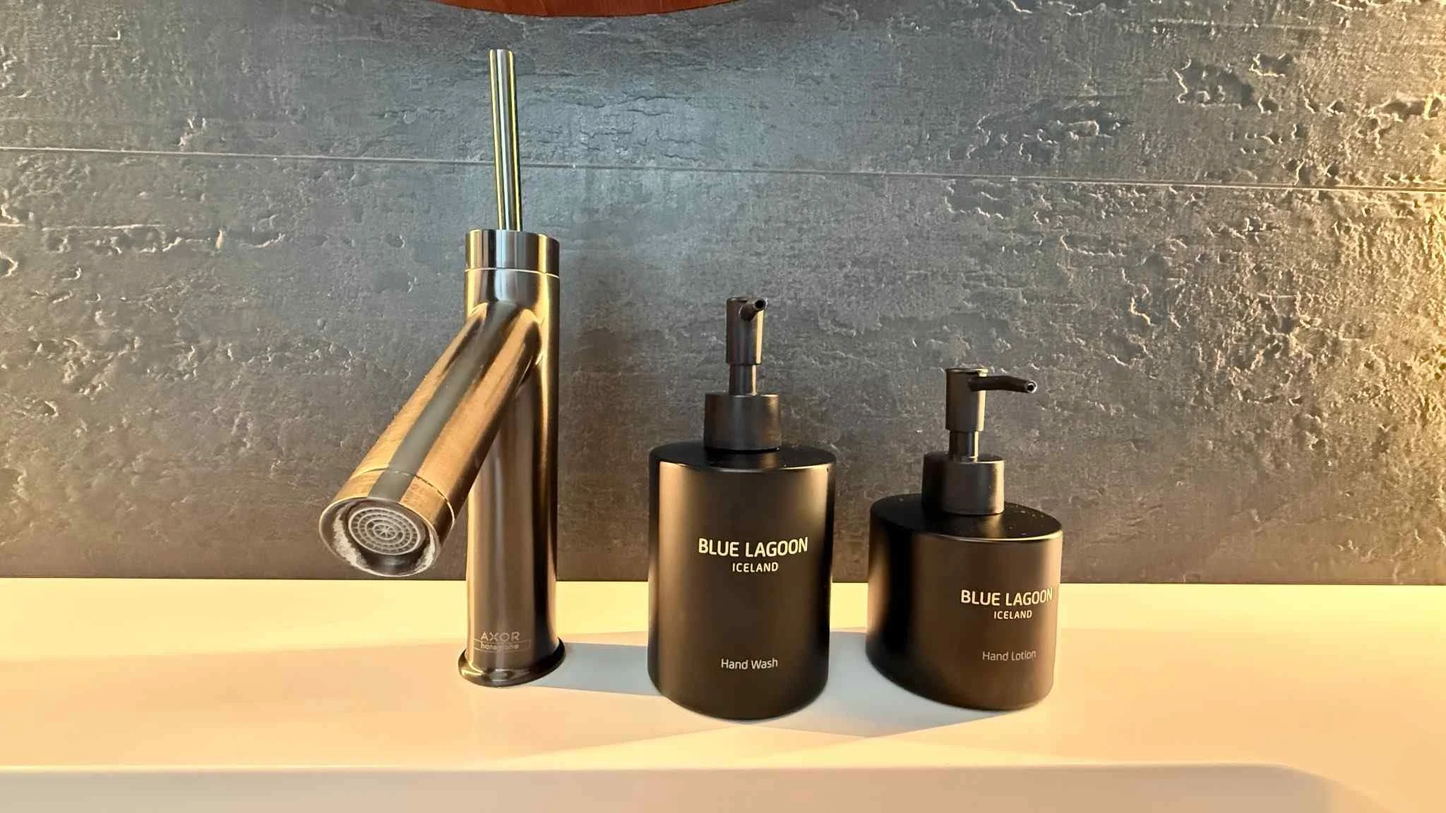 blue-lagoon-iceland-hand-wash-lotion-amenities.jpeg
