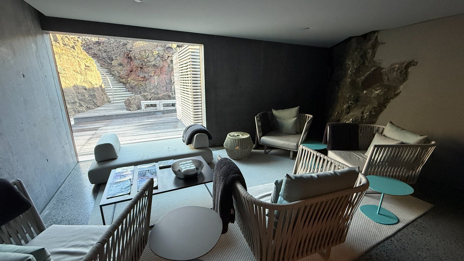 blue-lagoon-retreat-iceland-relaxation-lounge.jpeg