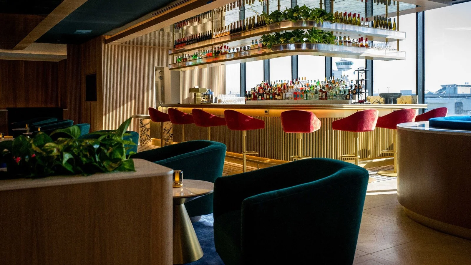 british-airways-miami-lounge-bar-banner-1600x900.jpg