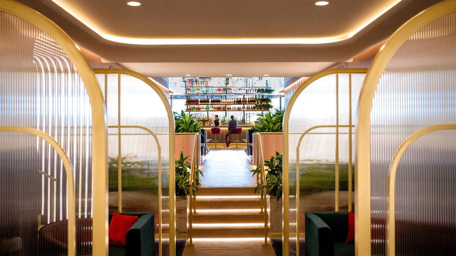 british-airways-miami-lounge-lowered-lounge-banner-1600x900.jpg