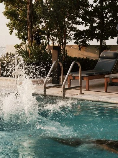 four-seasons-fort-lauderdale-poolside-loungers.jpg