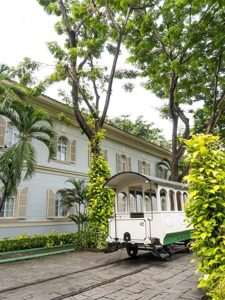 hotel-del-parque-guayaquil-historic-tram-entrance.jpeg