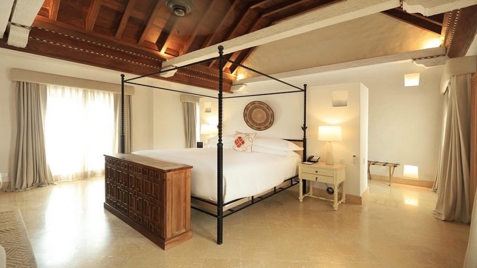 casa-pestagua-colonial-suite-wood-beams.jpeg