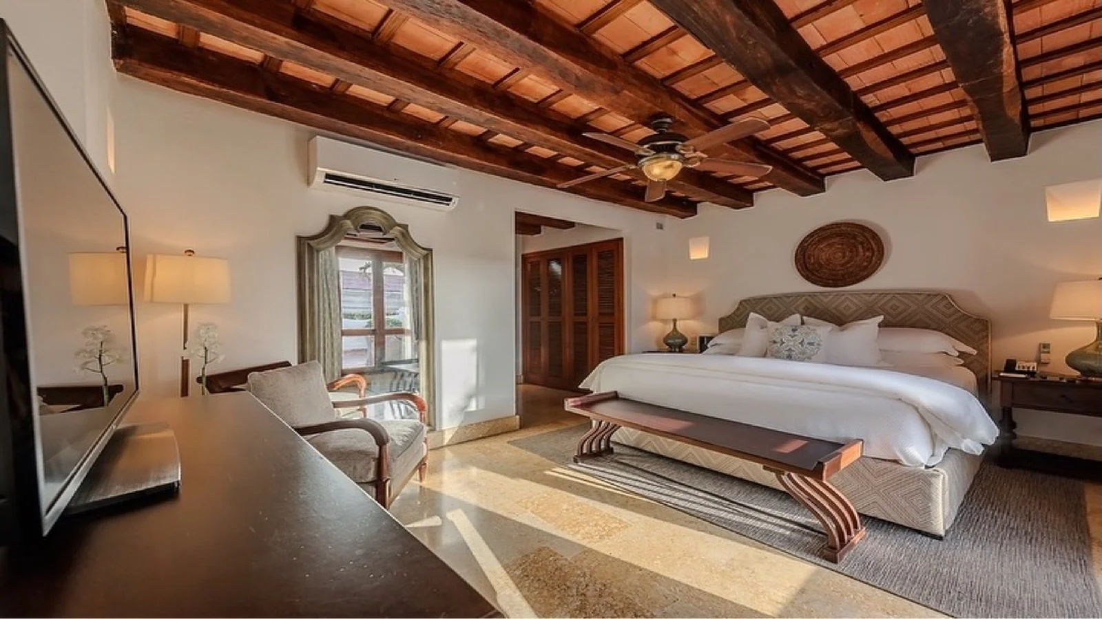 casa-san-agustin-luxury-suite-wood-beams-cartagena.jpeg