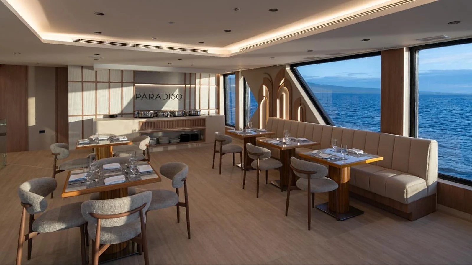 hermes-galapagos-mega-catamaran-paradiso-restaurant.jpg