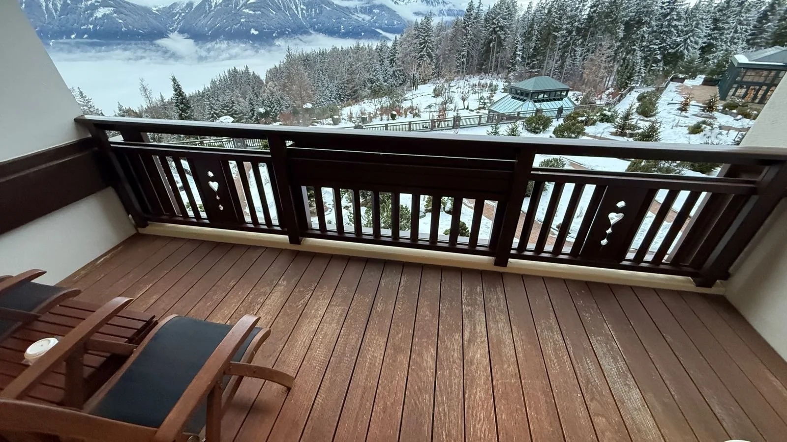 interalpen-hotel-tyrol-deluxe-room-balcony-mountain-view.jpg