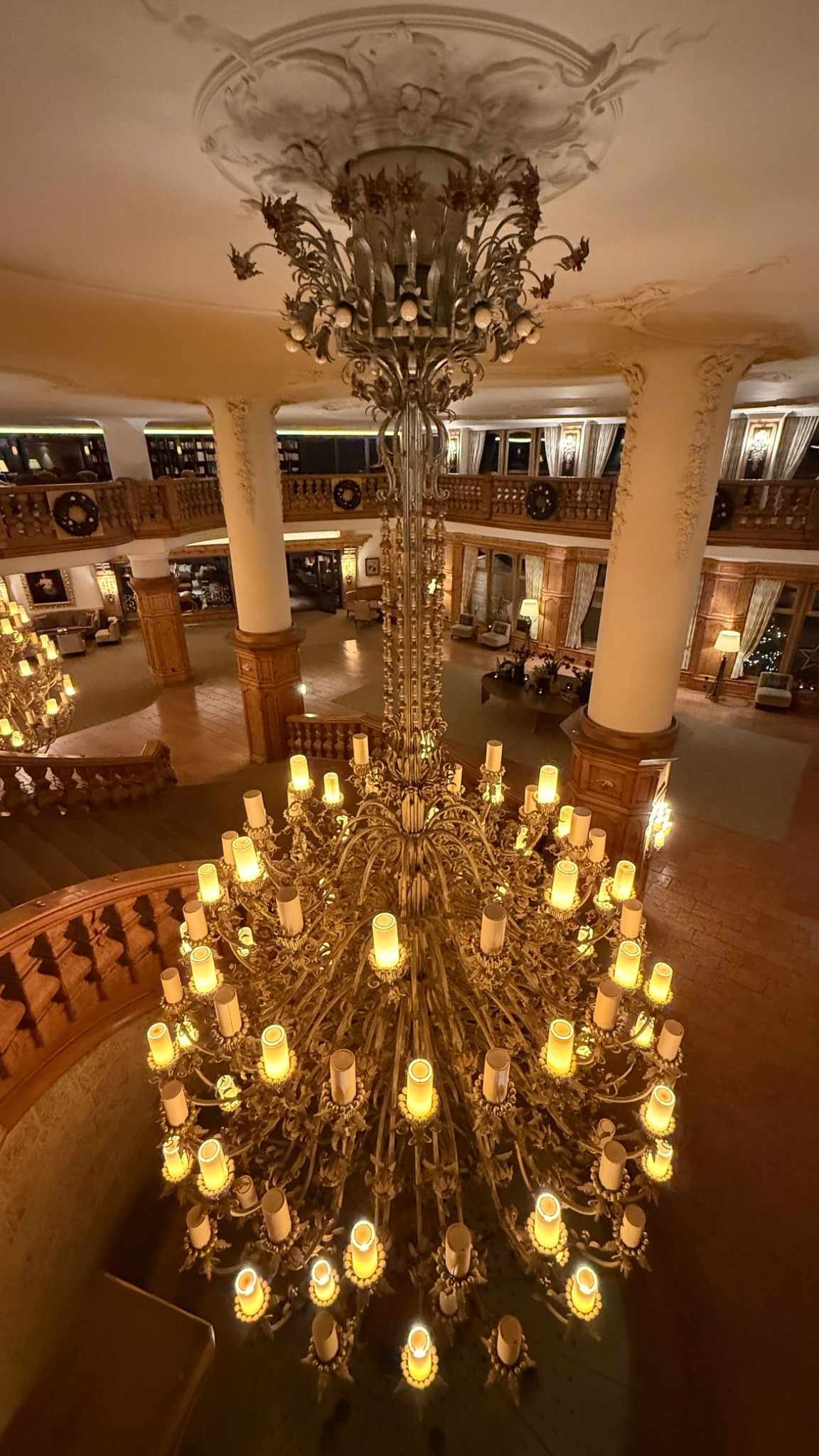 interalpen-hotel-tyrol-iconic-lobby-chandelier.jpg