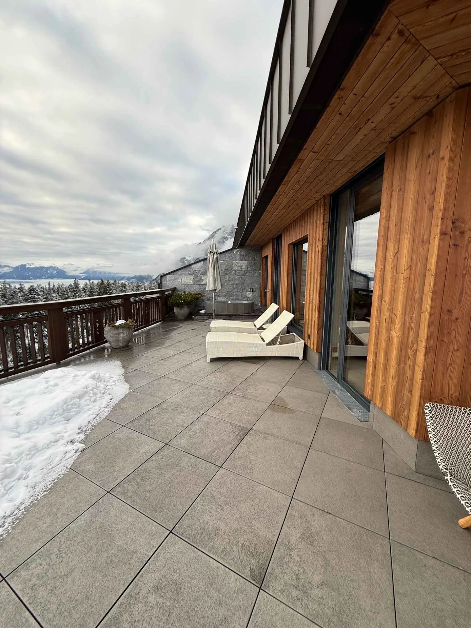 interalpen-hotel-tyrol-lodge-floor-terrace-mountain-view.jpg