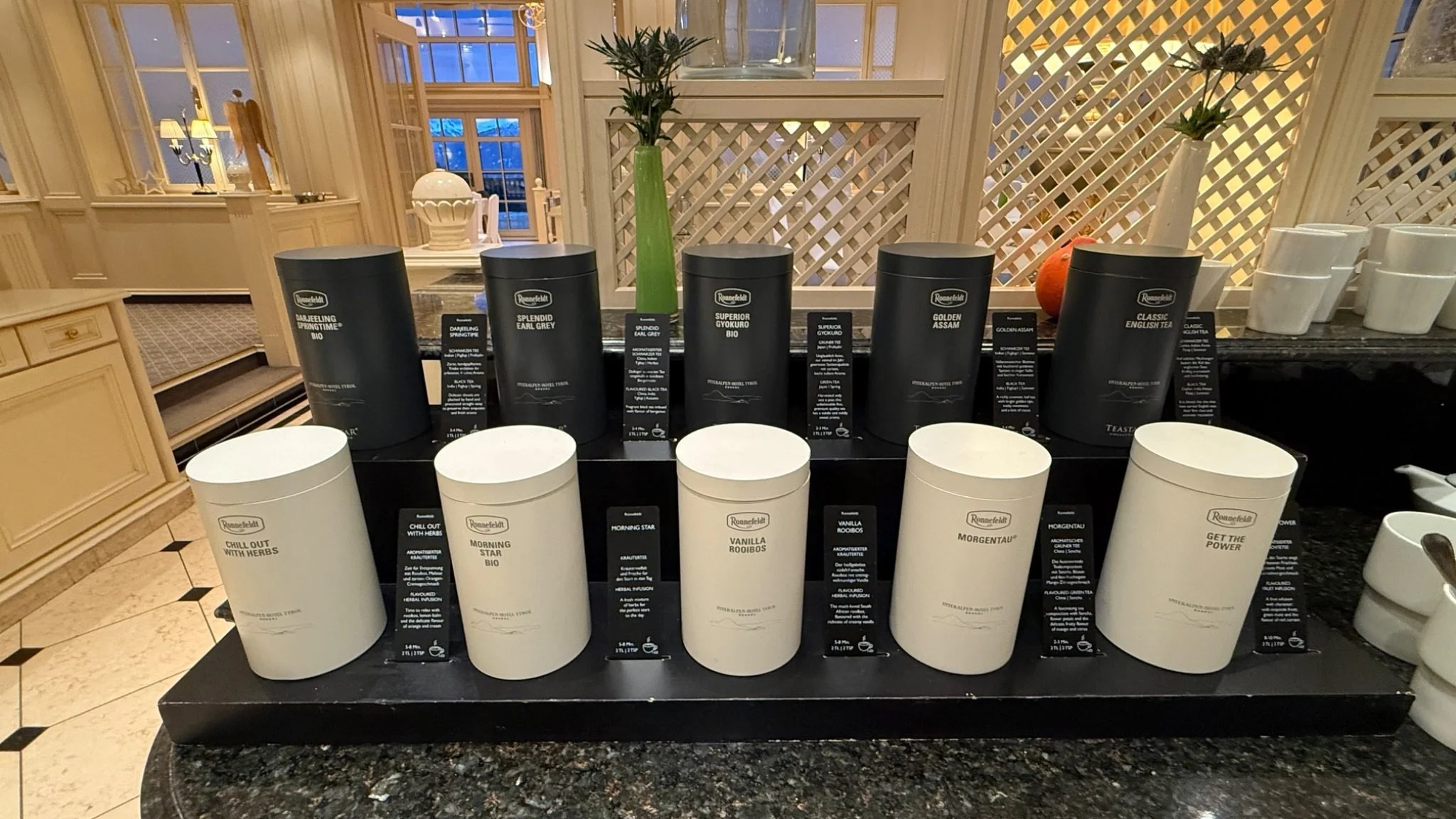interalpen-hotel-tyrol-breakfast-tea-selection-ronnefeldt.jpg