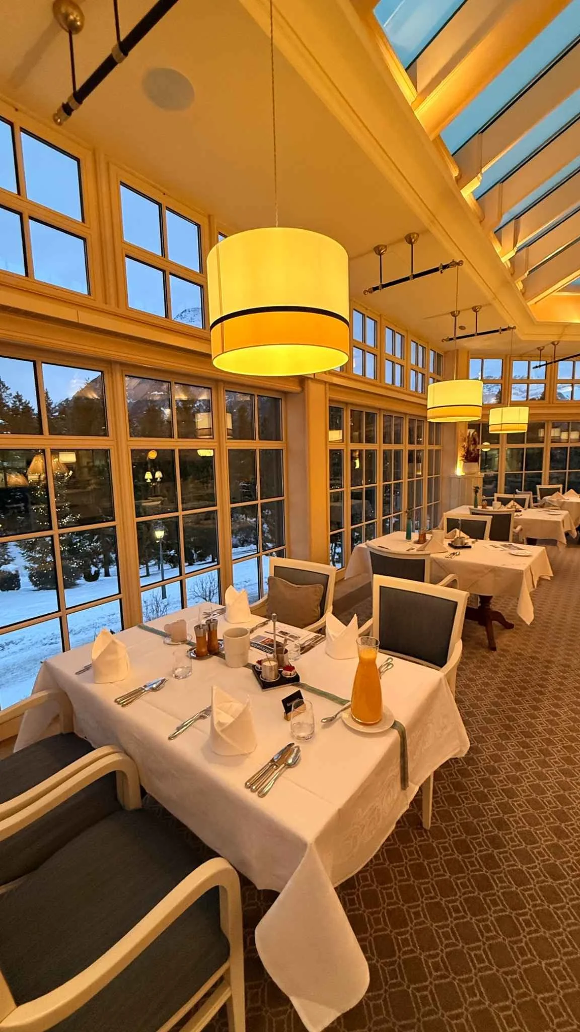 interalpen-hotel-tyrol-breakfast-restaurant-winter-view.jpg