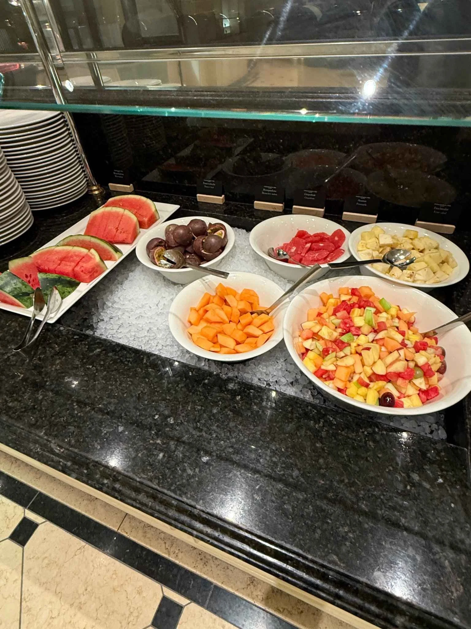 interalpen-hotel-tyrol-breakfast-fresh-fruit-selection.jpg