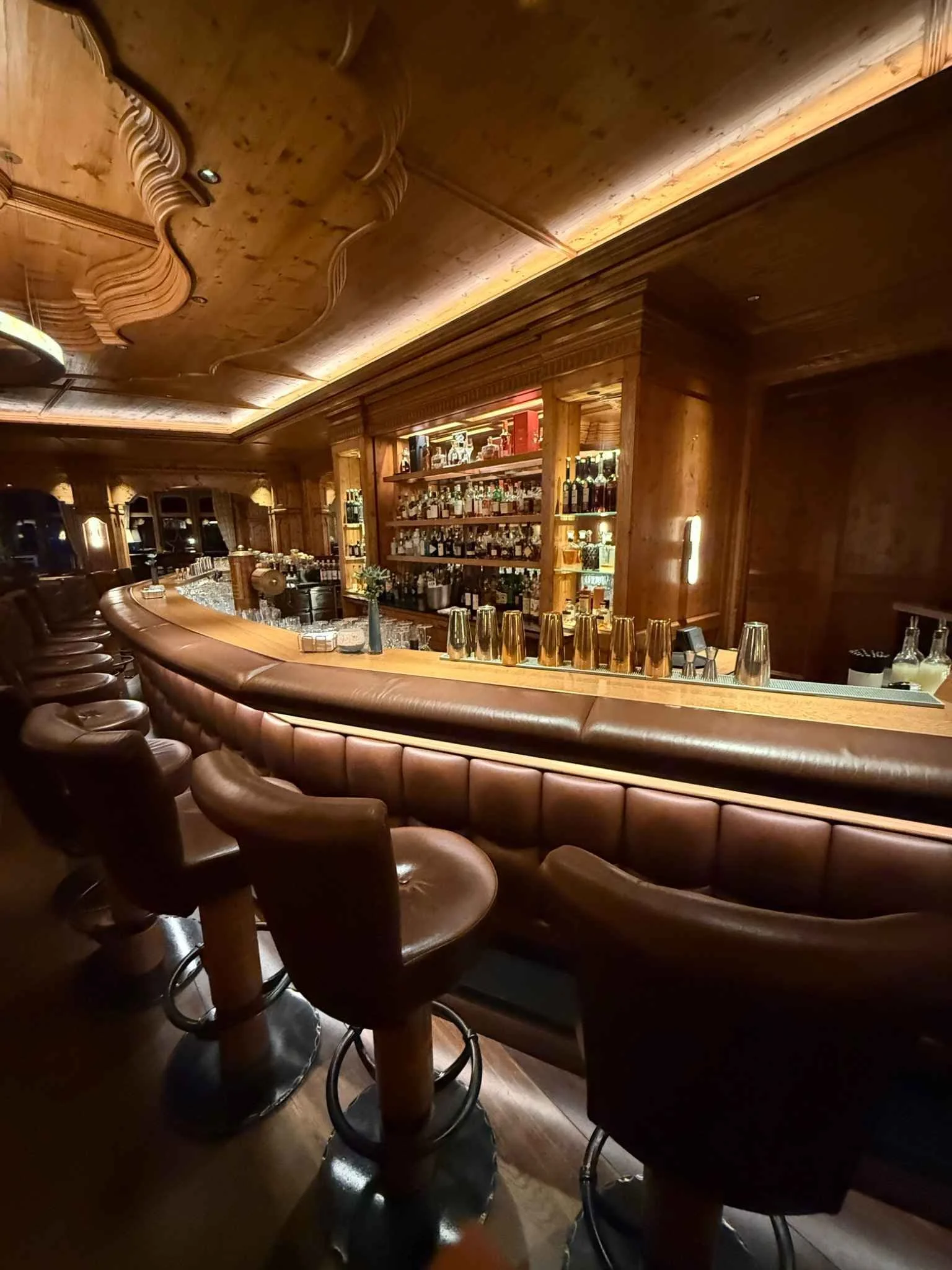 interalpen-hotel-tyrol-bar-interior-leather-stools.jpg