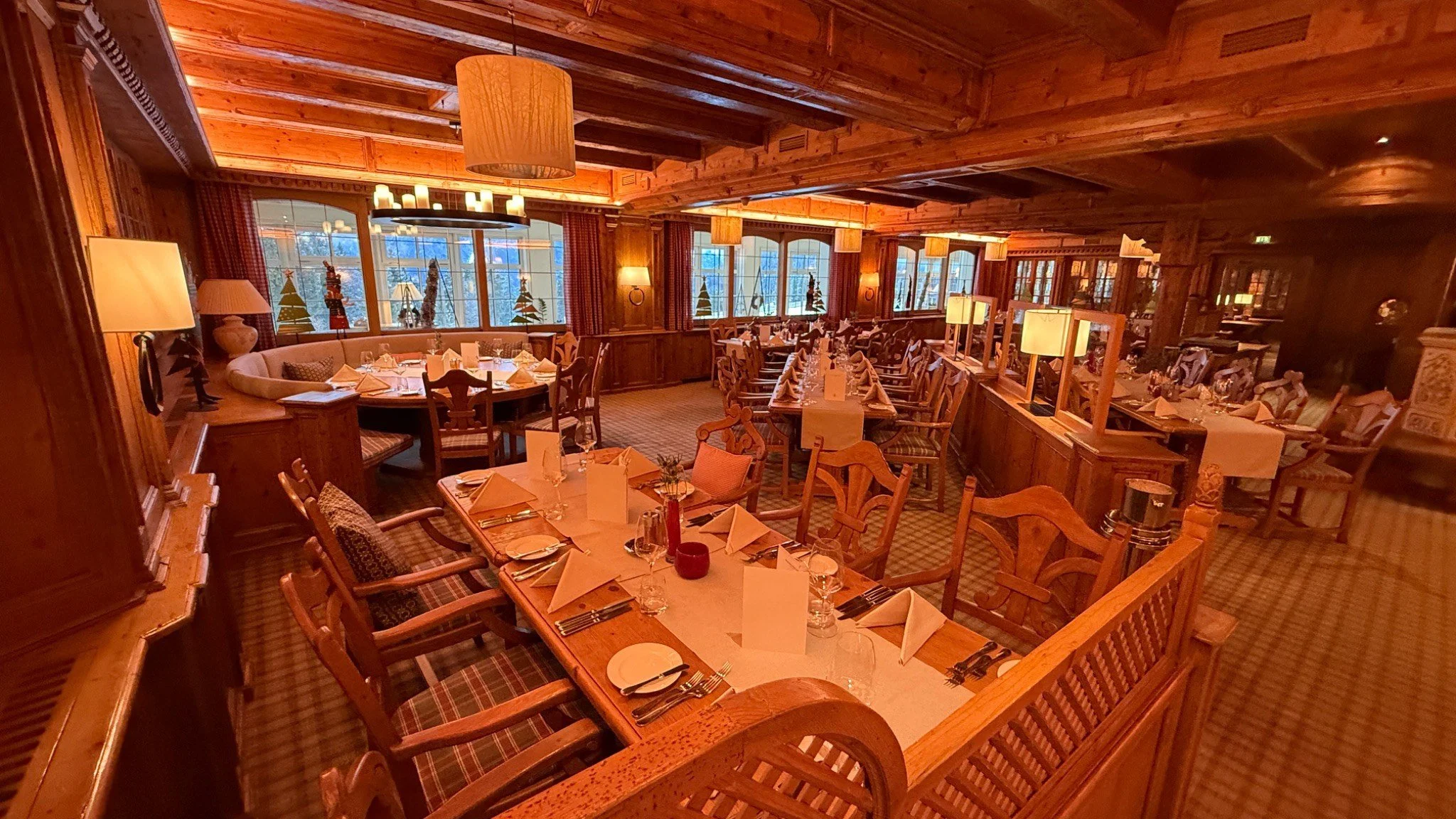 interalpen-hotel-tyrol-traditional-tyrolean-stube-dining.jpg