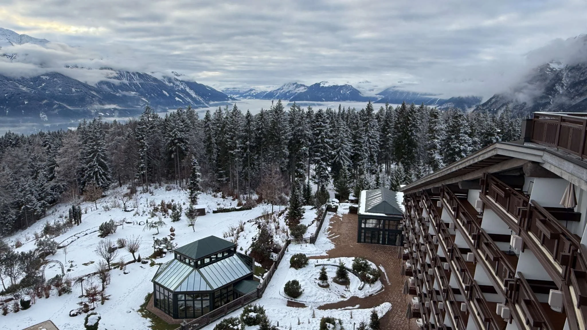 interalpen-hotel-tyrol-winter-valley-view.jpg
