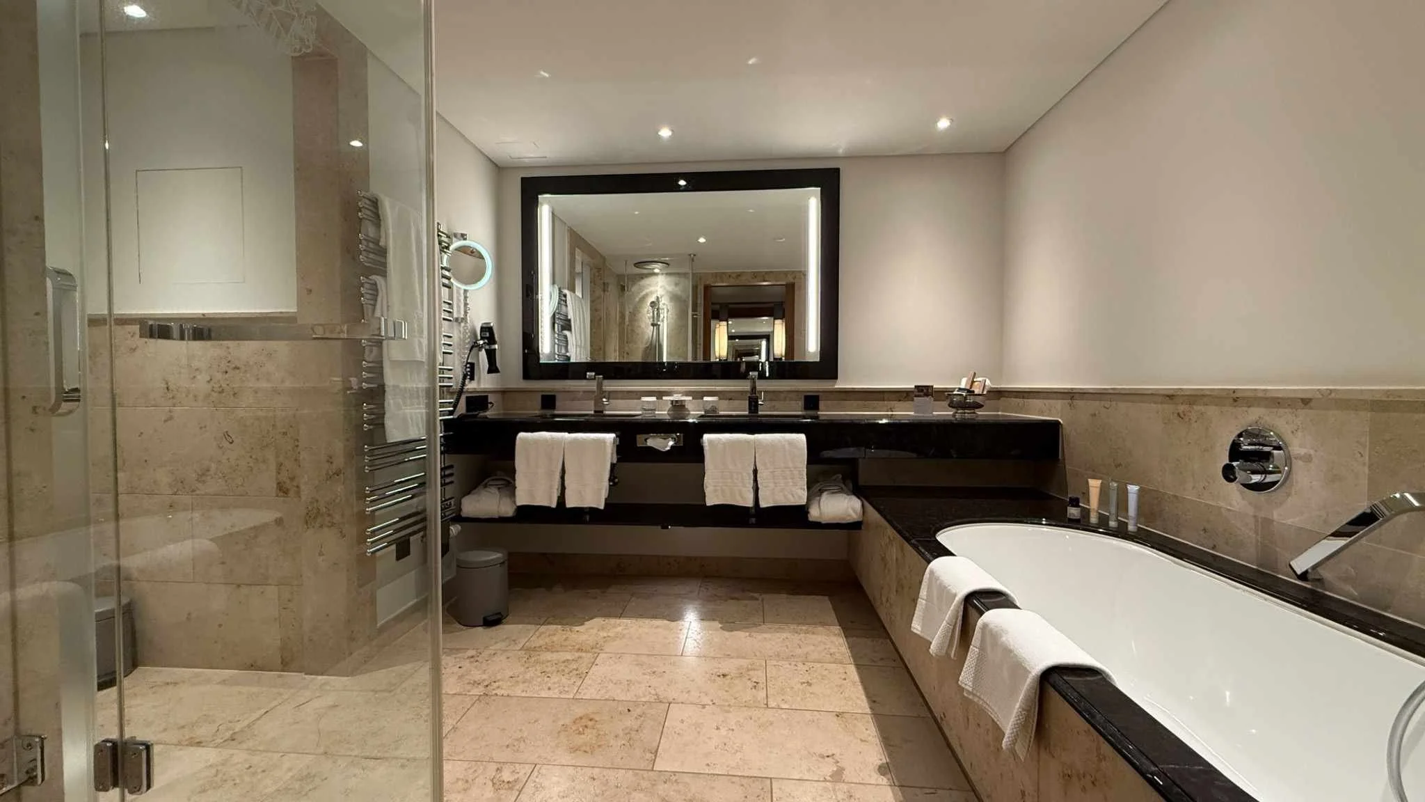 interalpen-hotel-tyrol-deluxe-bathroom-overview.jpg