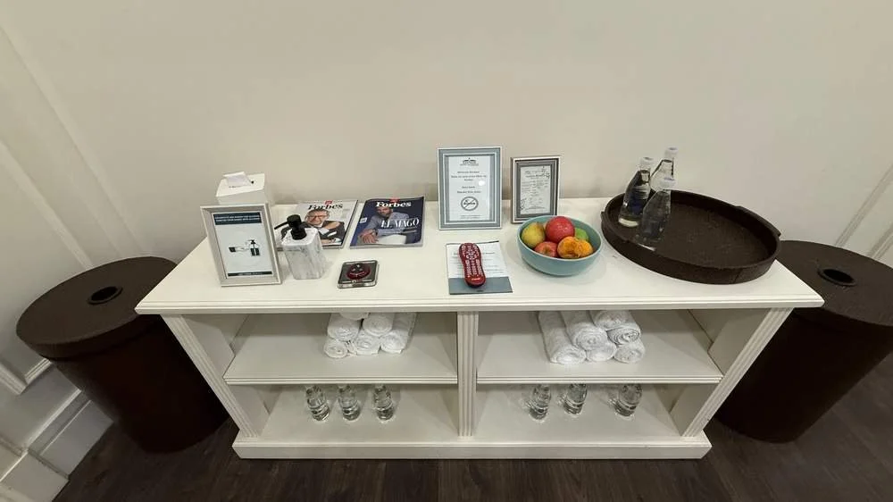 luxury-hotel-gym-refreshments-towels.jpg