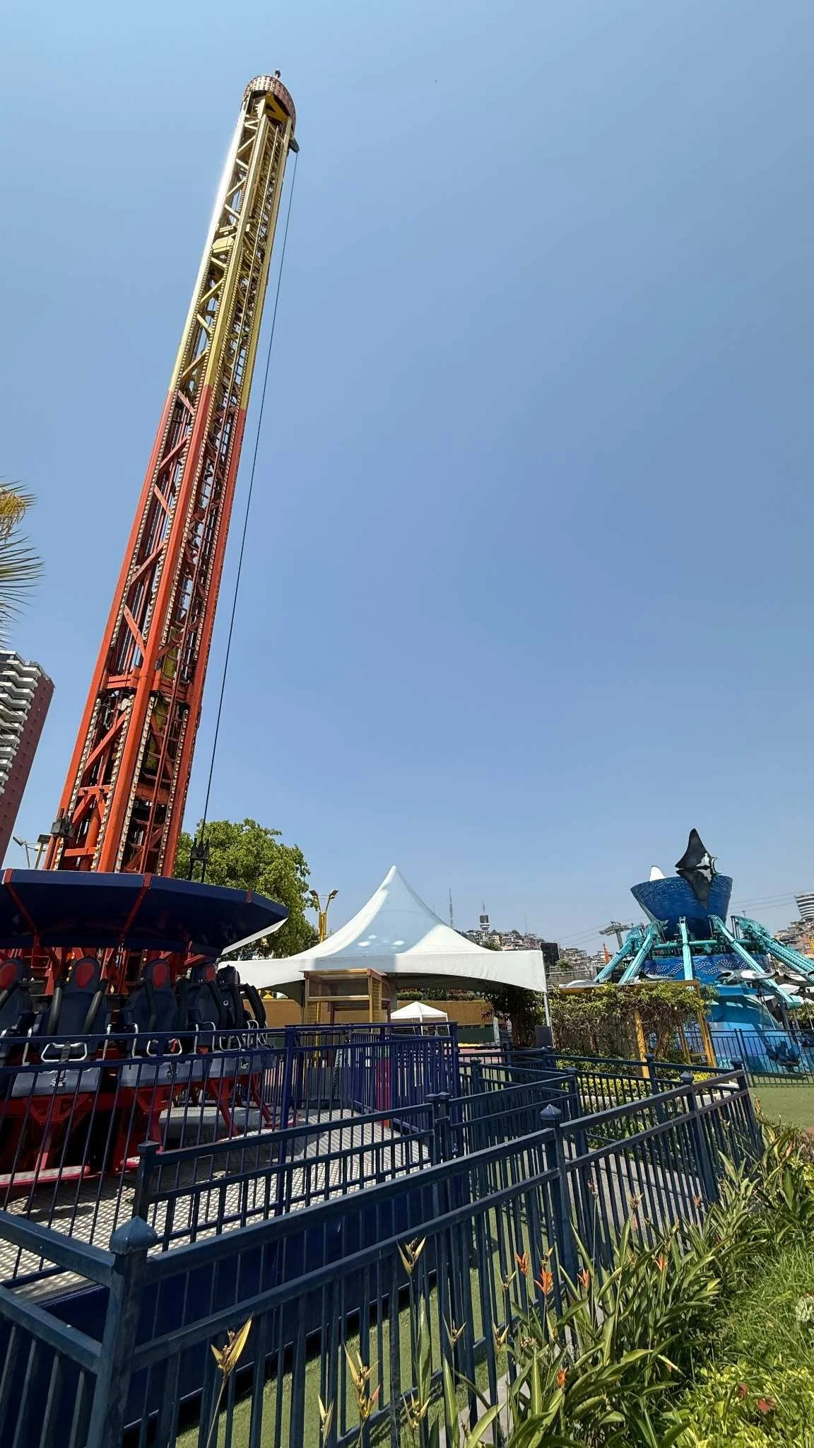 guayaquil-amusement-park-drop-tower-ride.jpg