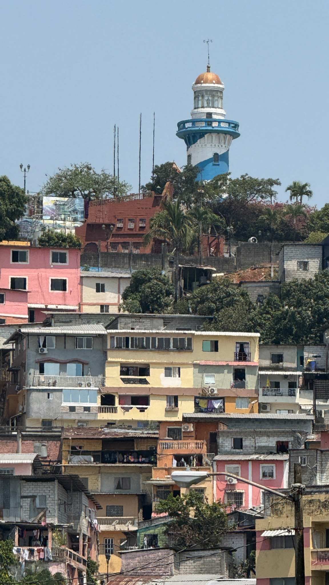guayaquil-las-penas-colourful-hillside-houses.jpg