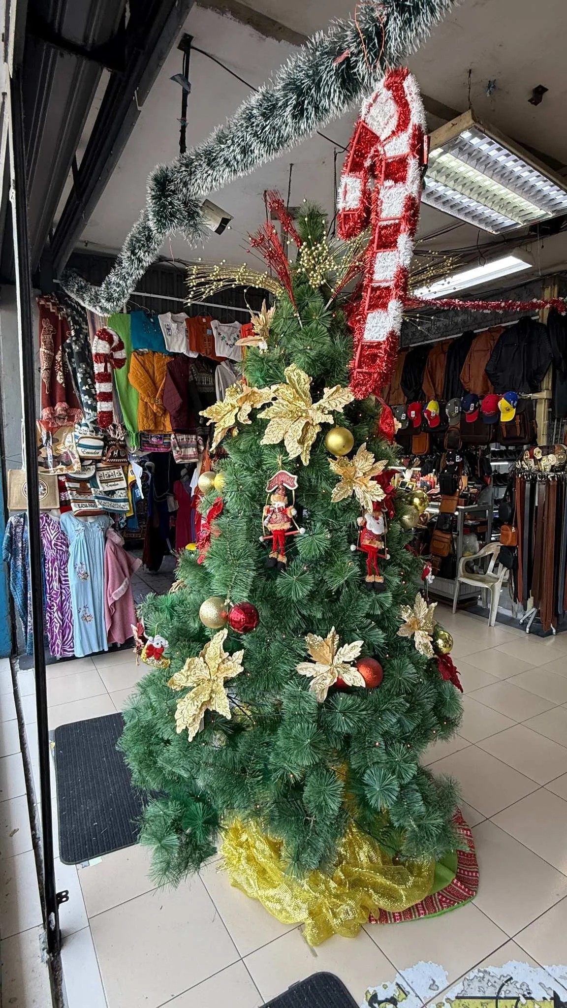 guayaquil-market-christmas-tree-decoration.jpg