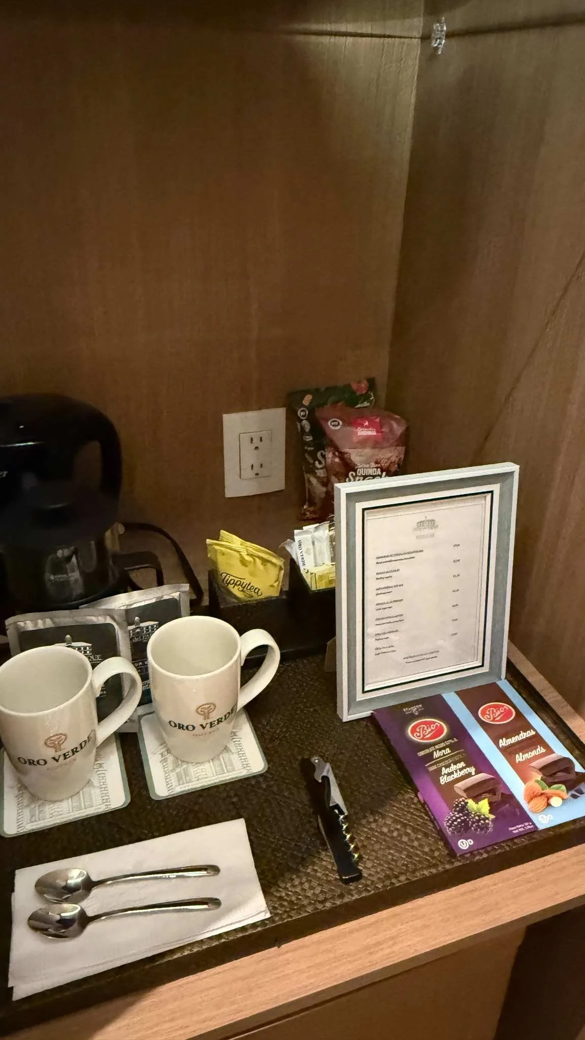 hotel-del-parque-guayaquil-in-room-coffee-and-tea-station.jpg