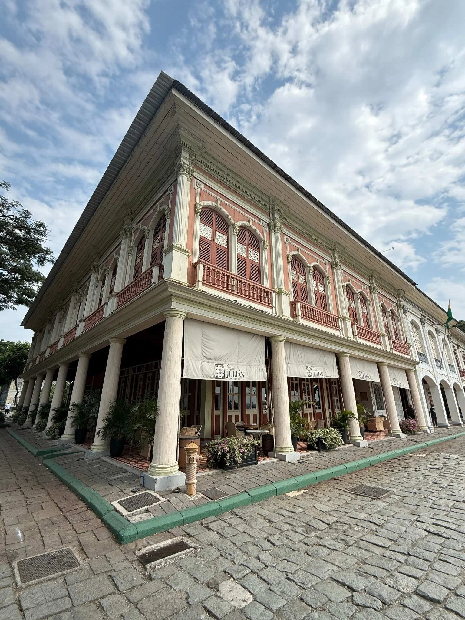 casa-julian-guayaquil-historic-colonnaded-building.jpg