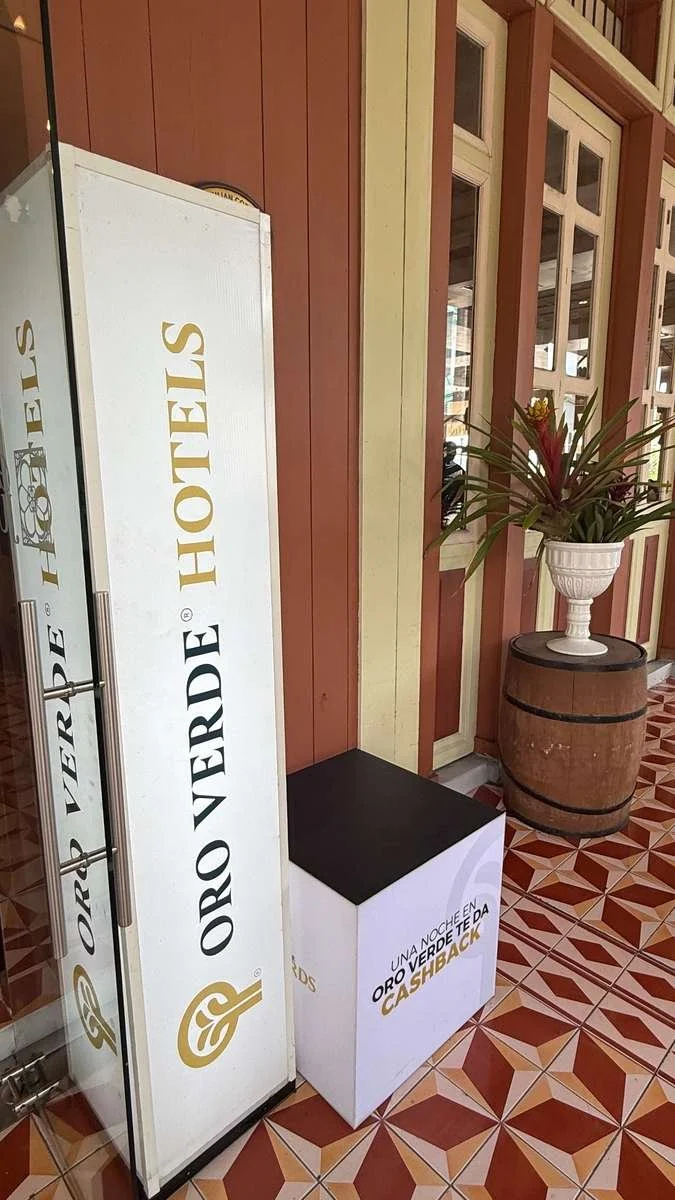 oro-verde-hotels-signage.jpg