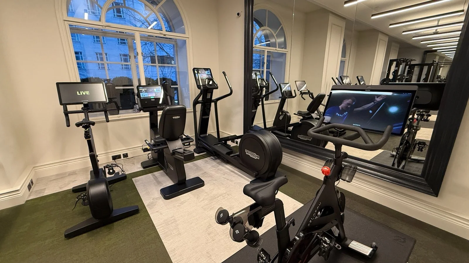 rosewood-london-gym-mirror-cardio.jpg