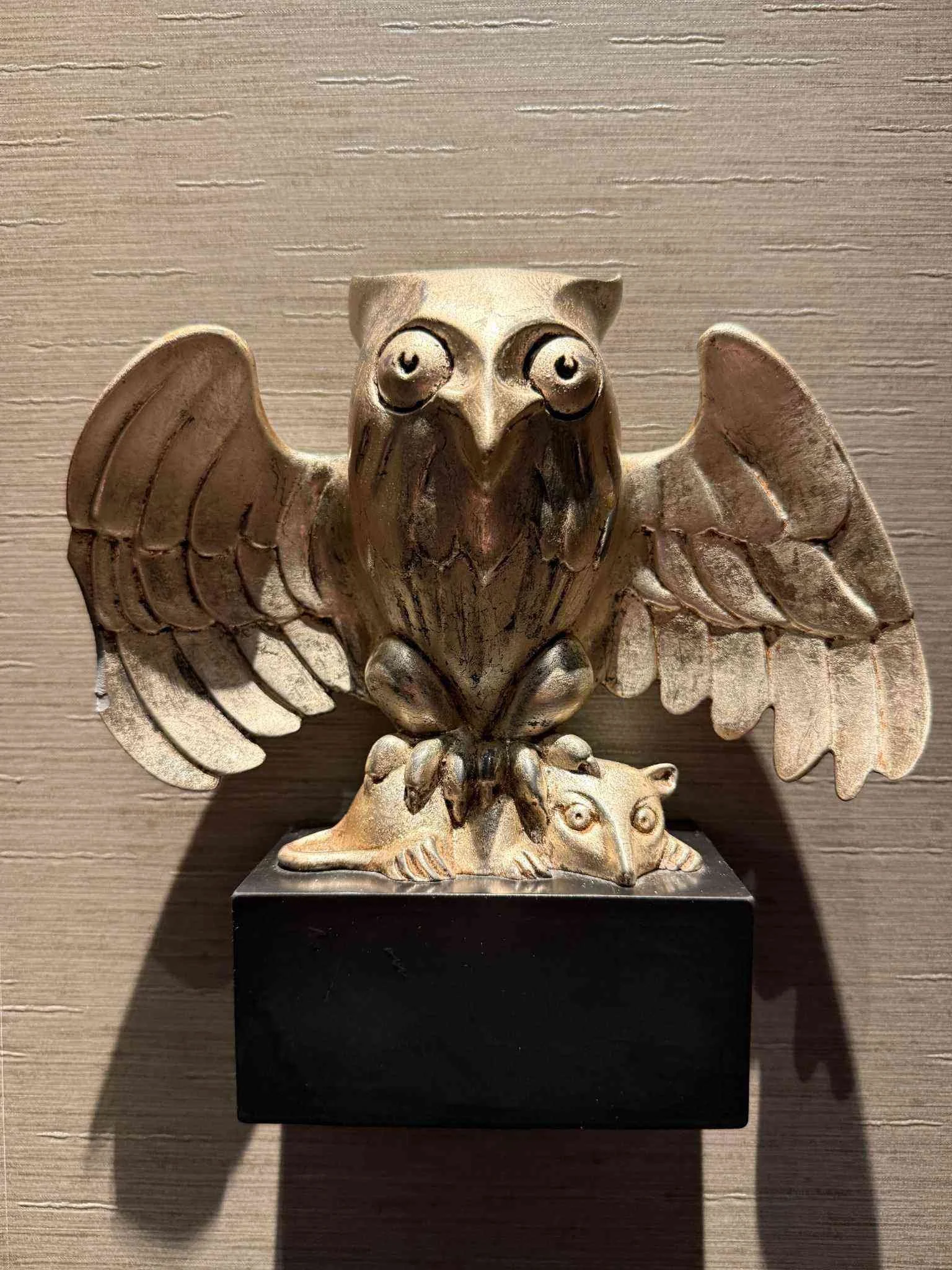 rosewood-london-owl-sculpture-detail.jpg