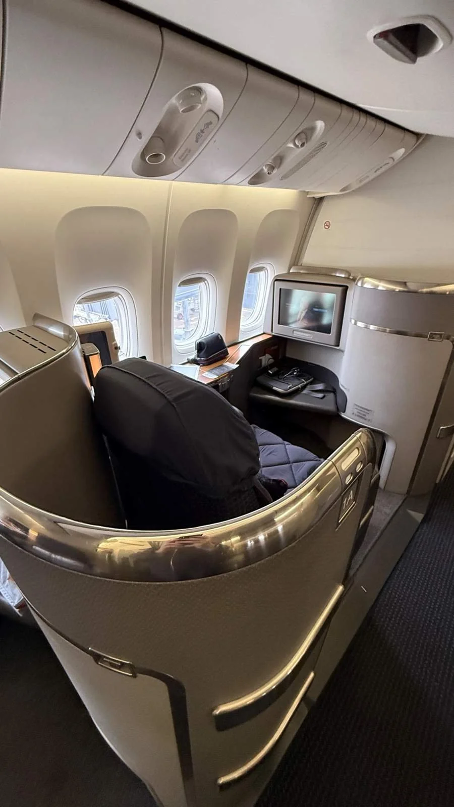 american-airlines-first-class-cabin-overview-777-300er.jpg