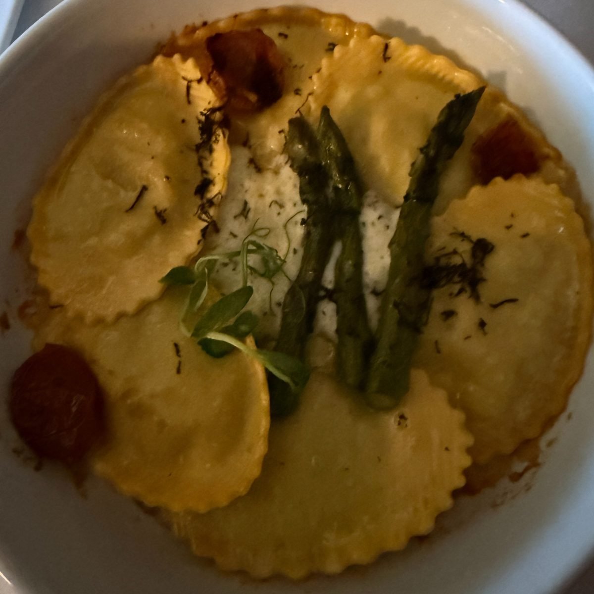 american-airlines-first-class-dining-service-cabin-777-300er.jpg