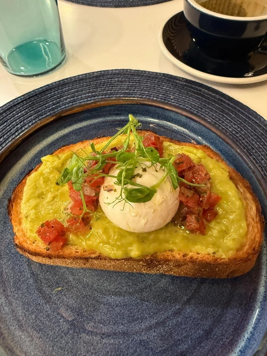 admirals-club-first-class-breakfast-avocado-toast.jpg