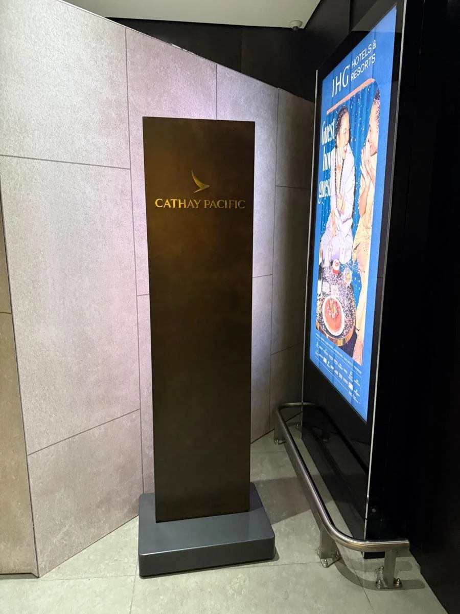 cathay-pacific-lounge-entrance-heathrow.jpg