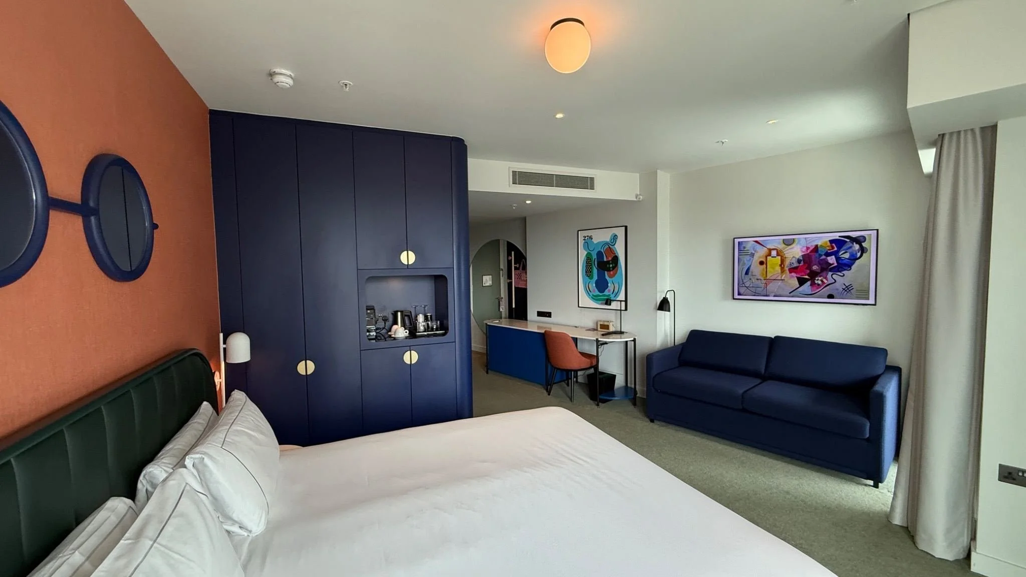 artotel-london-battersea-guest-room.jpg