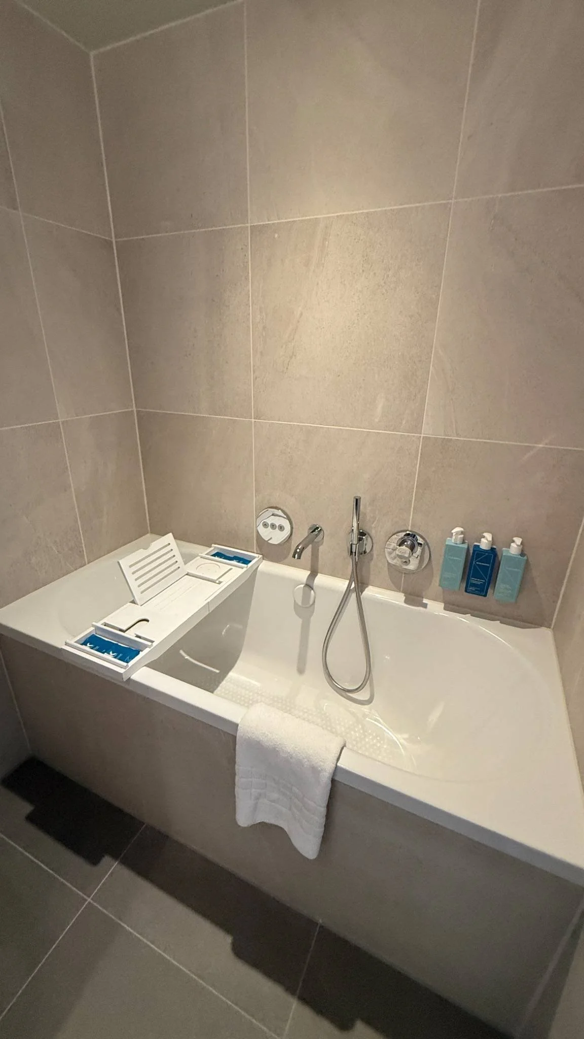 artotel-battersea-bathroom-bathtub.jpg