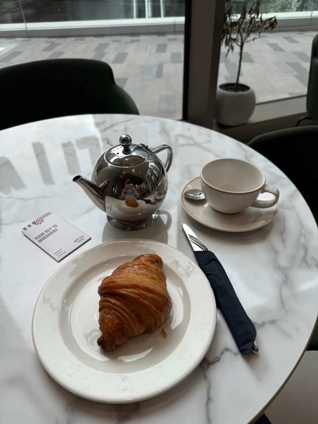 tozi-counter-pastry-breakfast-artotel.jpg