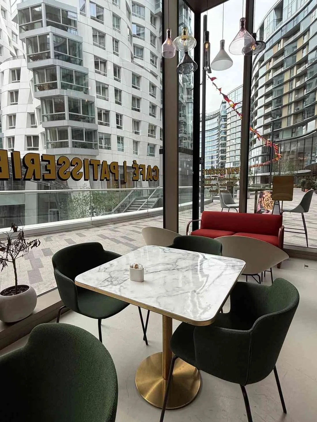 tozi-counter-seating-artotel-battersea.jpg