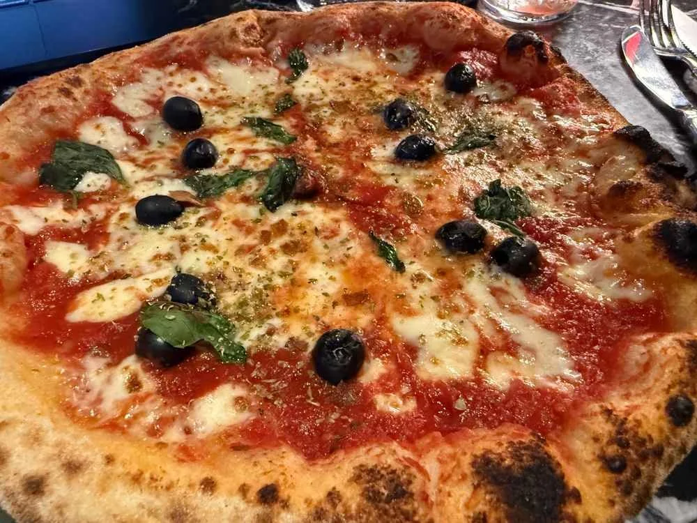 tozi-margherita-pizza-gallery.jpg