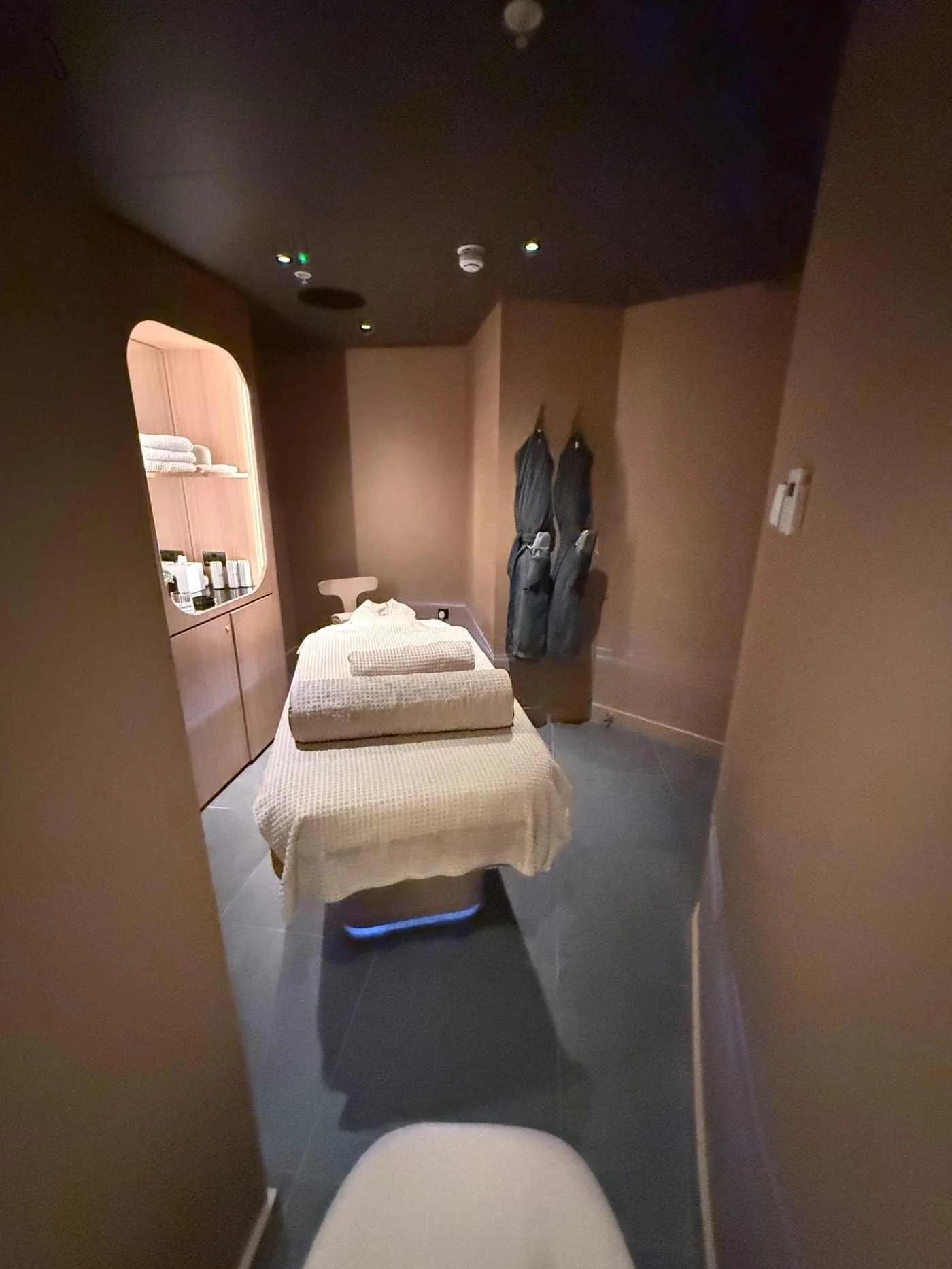 artotel-treatment-room.jpg