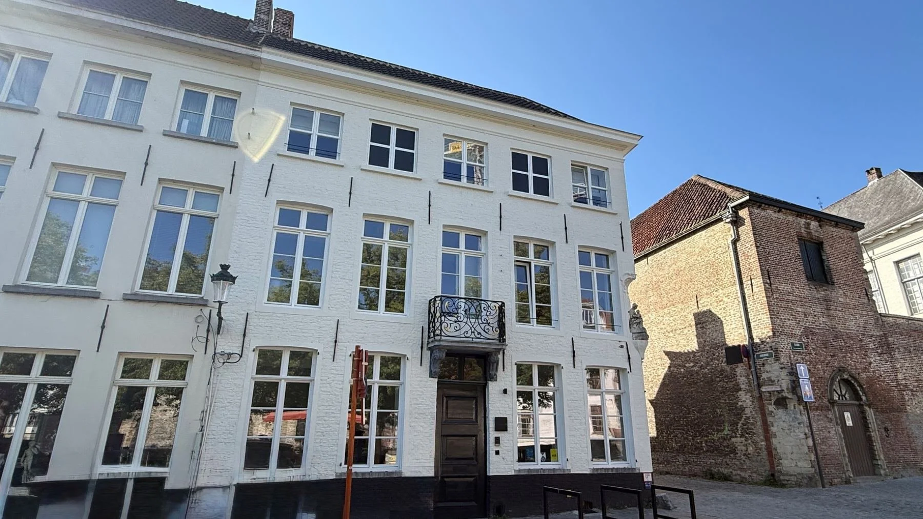 everelmus-bruges-exterior.jpg