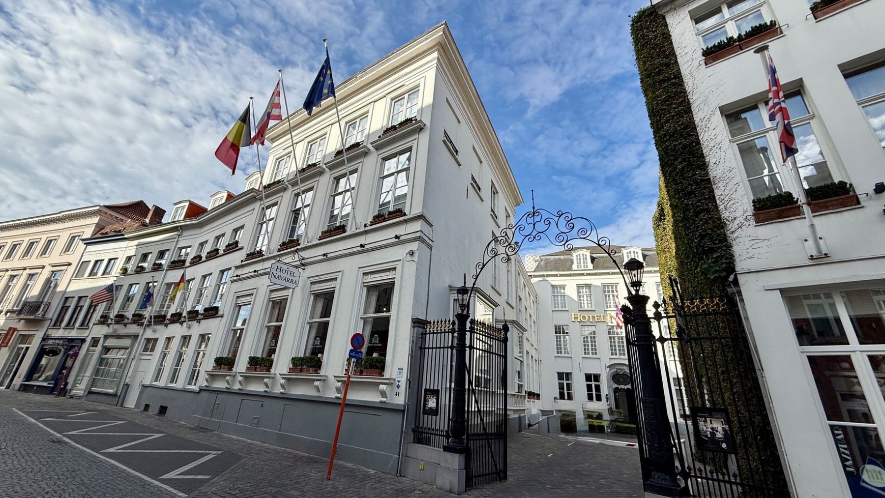 hotel-navarra-bruges-exterior.jpg
