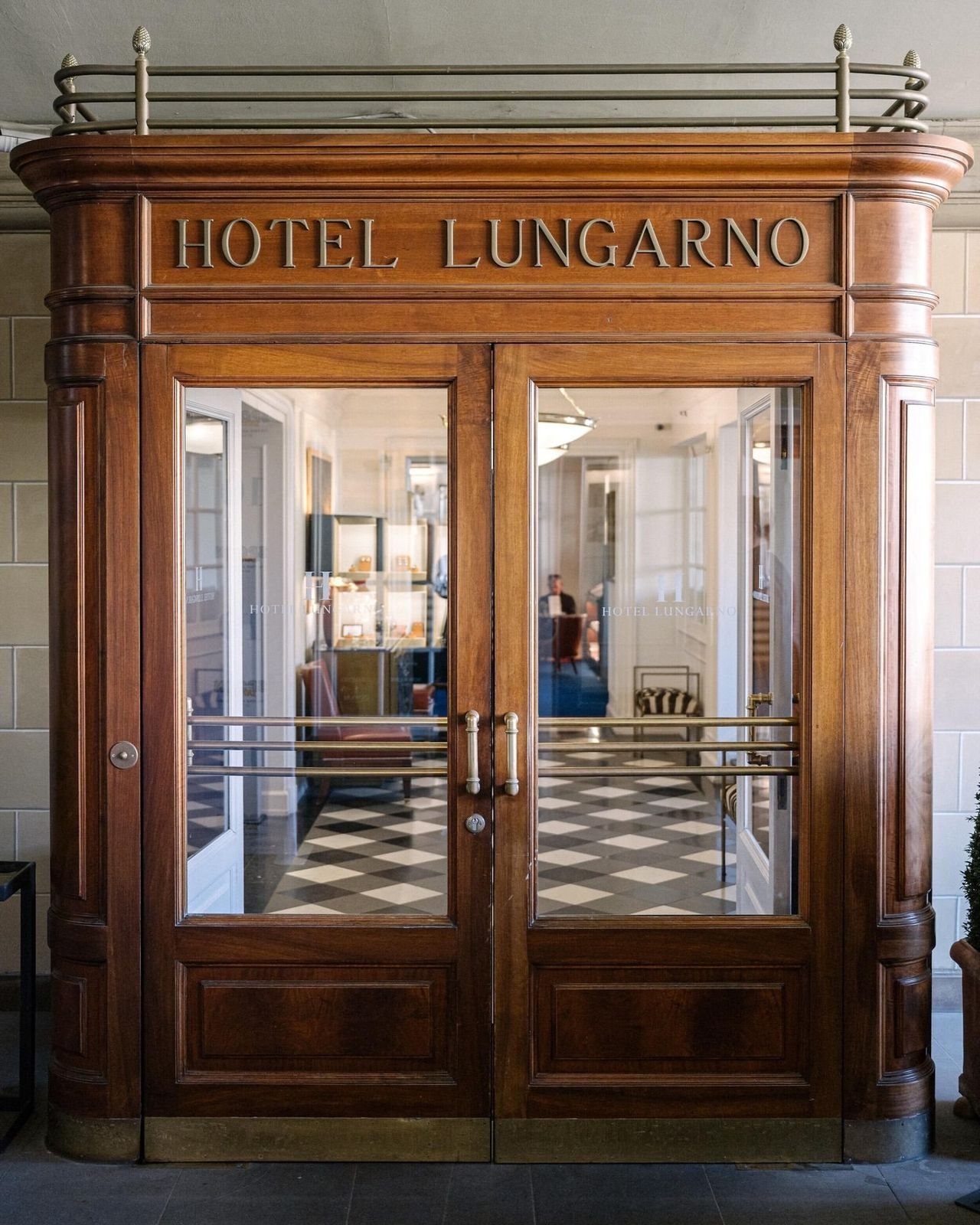 hotel-lungarno-florence-entrance.jpg