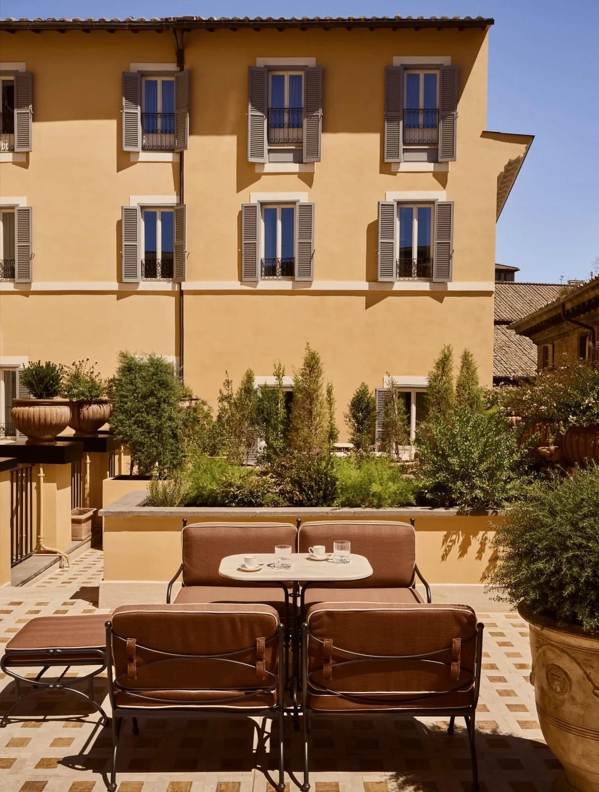 orient-express-la-minerva-rome-courtyard-terrace.jpg