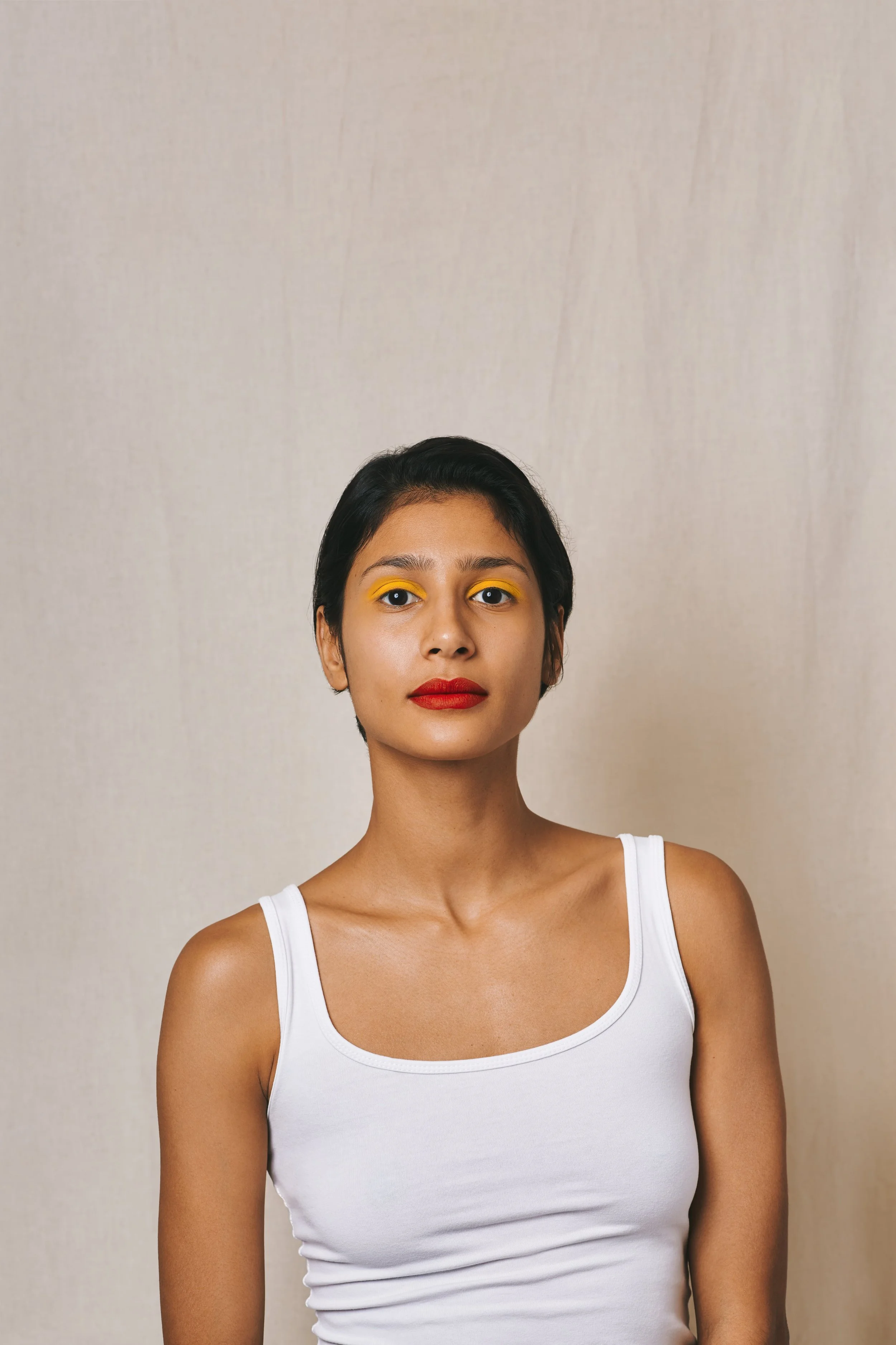 Femme latina maquillée