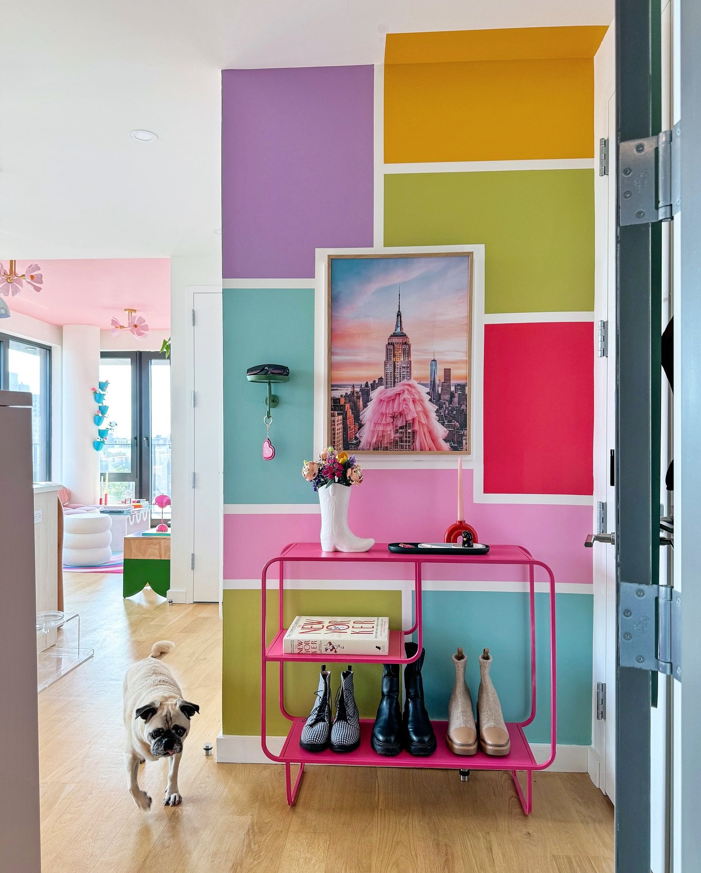 I love decorating rentals &amp; making them feel like home. Here&rsquo;s a lil round up of my favs from last couple of years 🫶 which one do you like the most? 

#dopaminedecor #colorfulinteriors #renterfriendly #apartmentdecor #beforeandafterhome