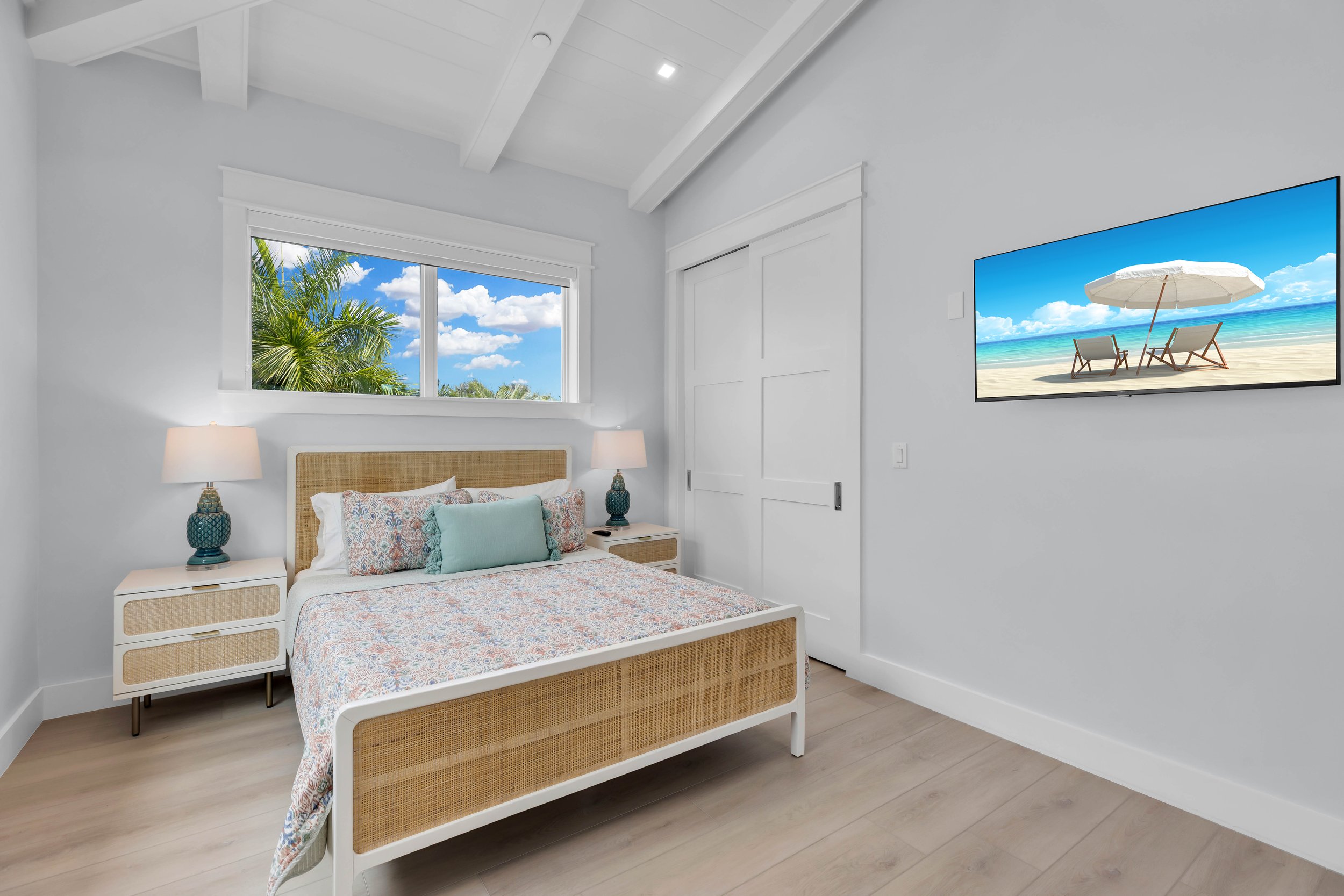 Bedroom 1 (second floor) - Queen bed