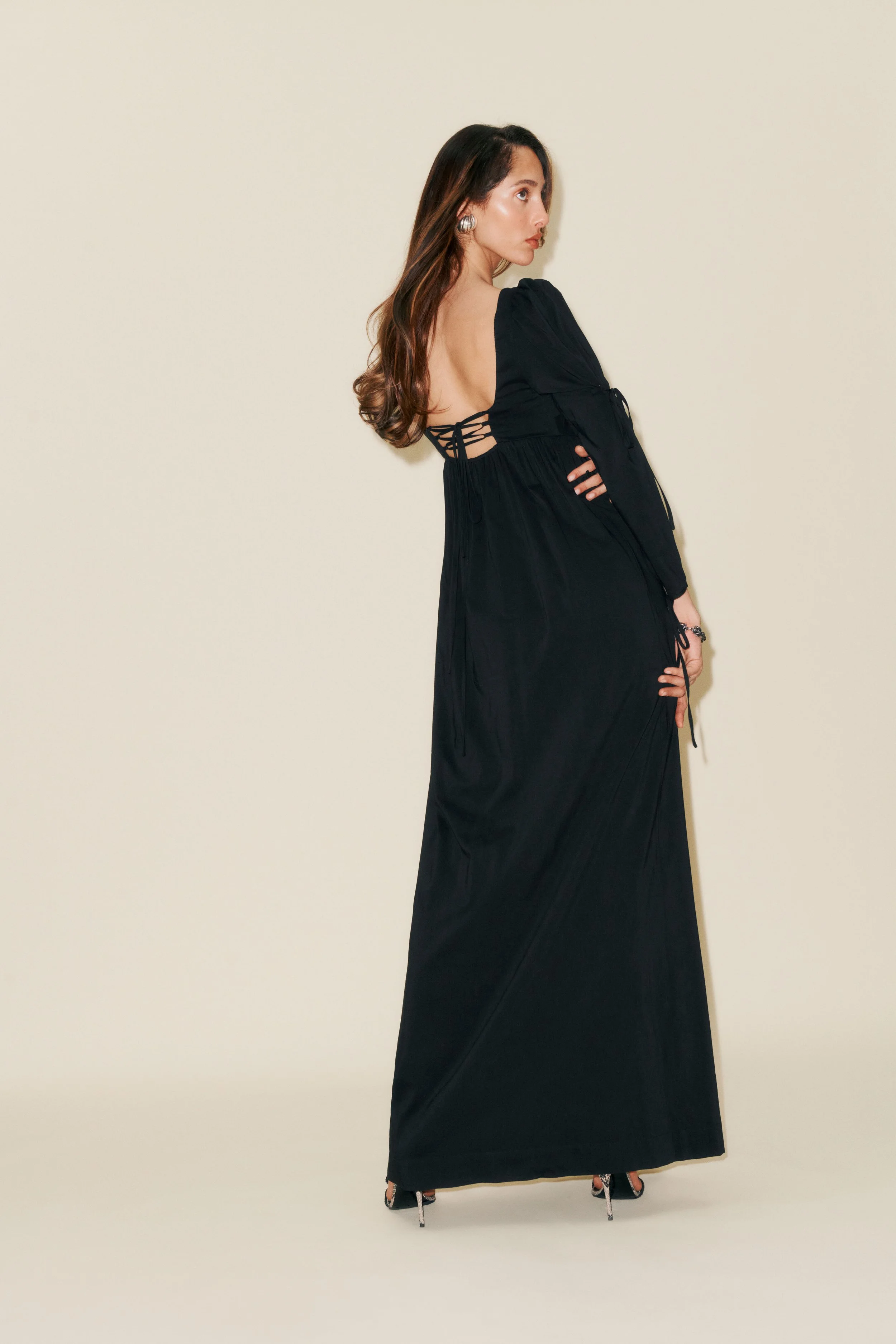 2024_04_10_RHEA_DRESS.1314304.BLACK_044.jpg